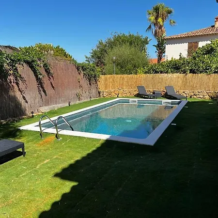Elegant Art With Pool And Garden Algoz