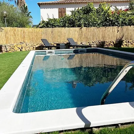Elegant Art With Pool And Garden Villa *